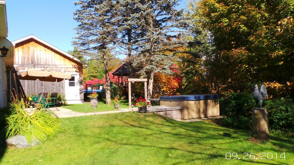 Auberge De La Tour Et Spa Magog Exterior foto
