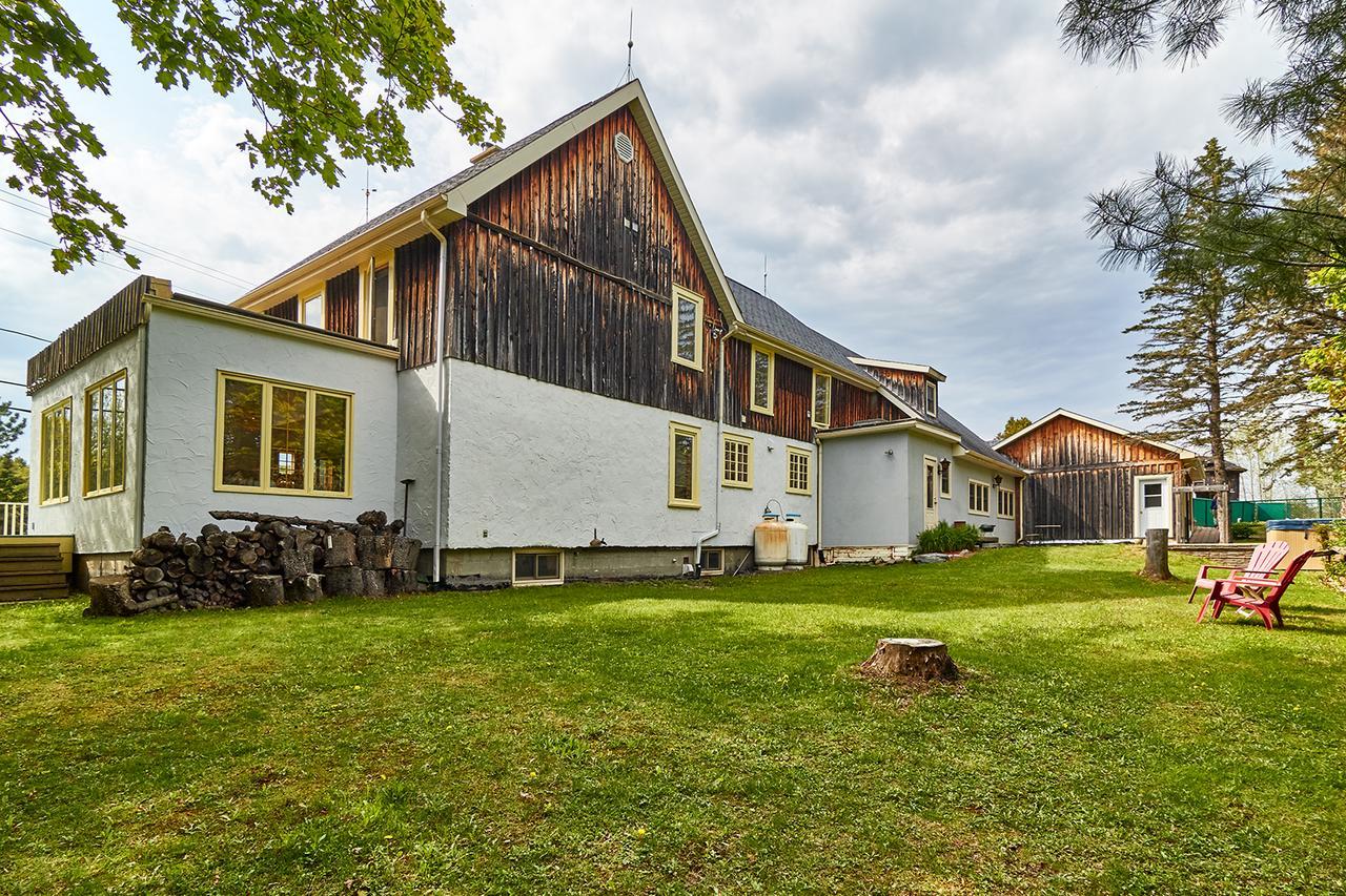 Auberge De La Tour Et Spa Magog Exterior foto